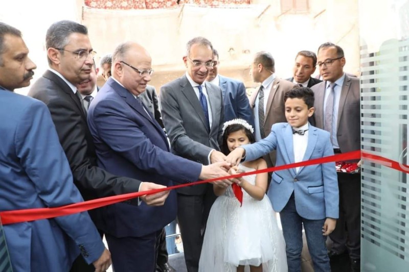 وزير الإتصالات و محافظ القاهرة يفتتحان أعمال تطوير مكتبي بريد المقطم والأميرية