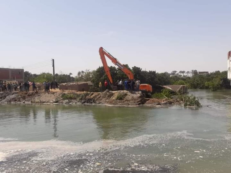وزارة الري توضح أسباب قطع الجسر بترعة السويس