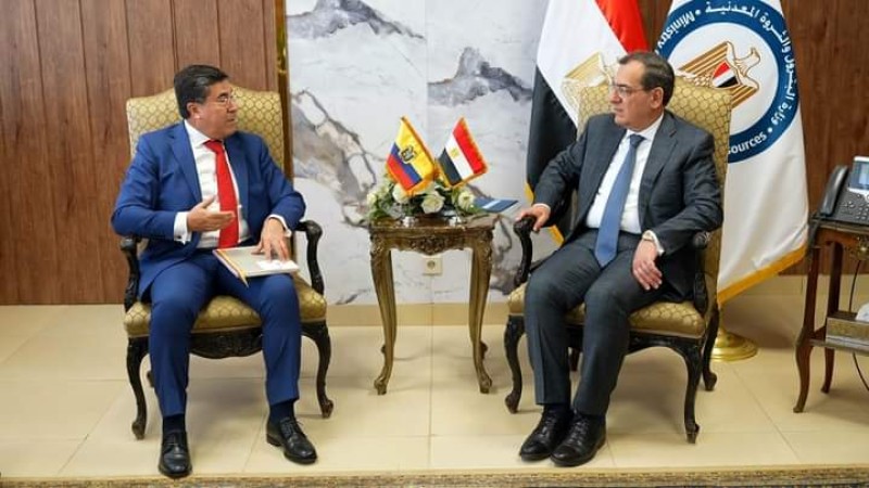 وزير البترول  و  سفير الإكوادور بالقاهرة