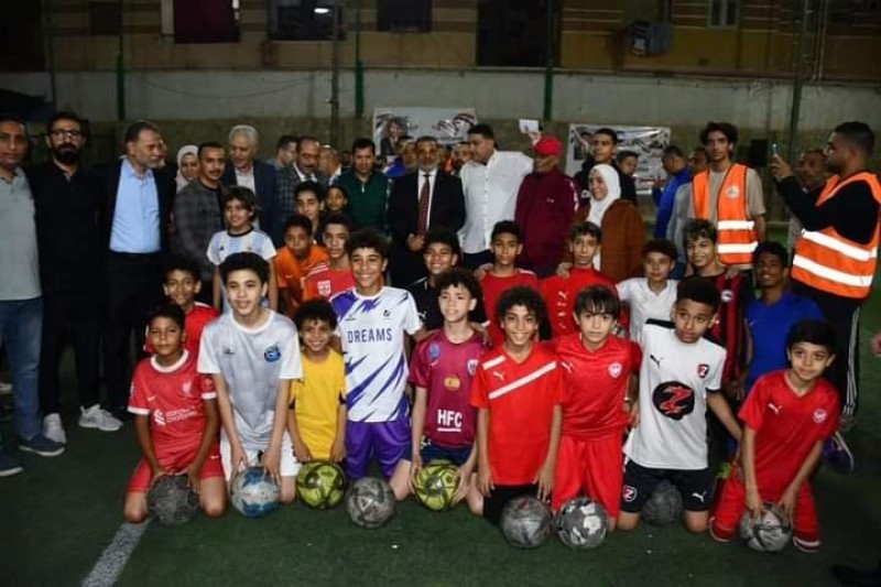 وزير الشباب والرياضة يقوم بجولة تفقدية في مركز شباب أحمد عصمت