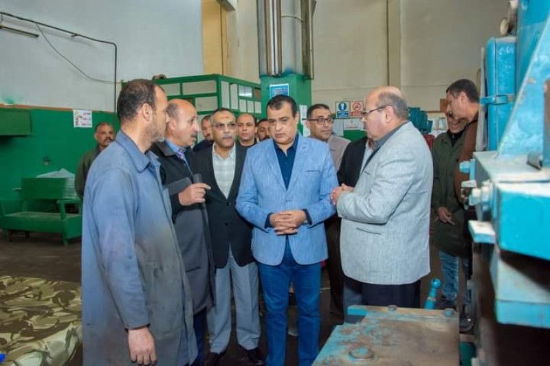 وزير الدولة للإنتاج الحربي يجري جولة تفقدية مفاجئة لمصنع ٨١ الحربي