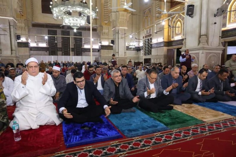 رئيس جامعة الزقازيق يشهد احتفالية الأوقاف بليلة القدر من مسجد الفتح
