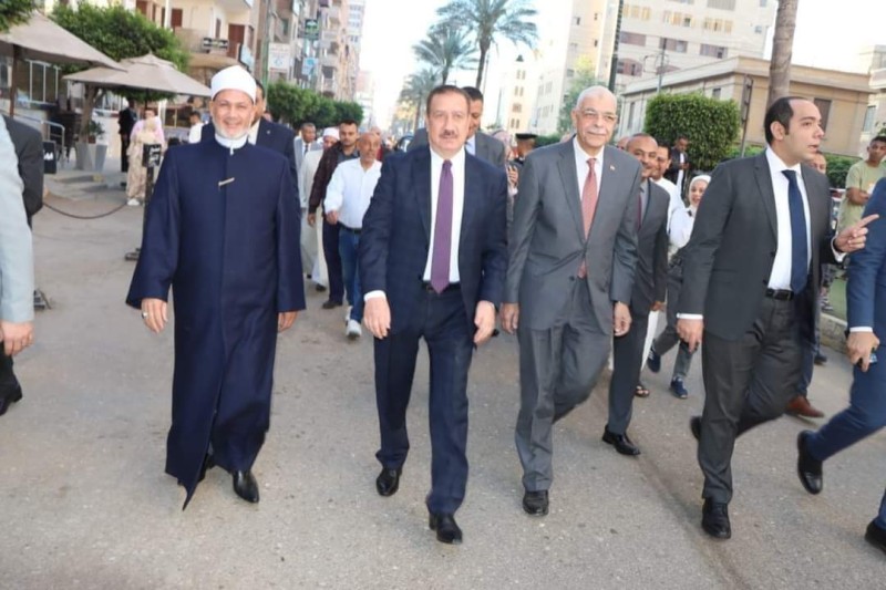رئيس جامعة المنوفية والمحافظ ومدير الأمن يؤدون  شعائر صلاة عيد الفطر المبارك