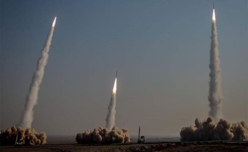 نيويورك تايمز : إيران تطلق عشرات المسيرات وصواريخ كروز صوب الجولان والنقب