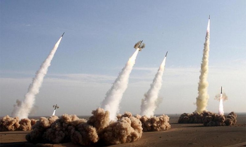 إيران تدعو الولايات المتحدة إلى ”البقاء بمنأى” من هجومها ضد إسرائيل
