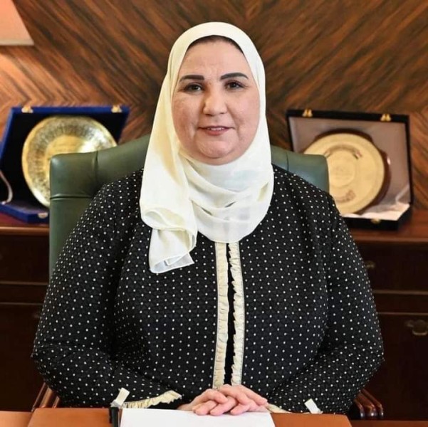 وزيرة التضامن الاجتماعي تتابع تداعيات حريق مول تجاري بمحافظة أسوان