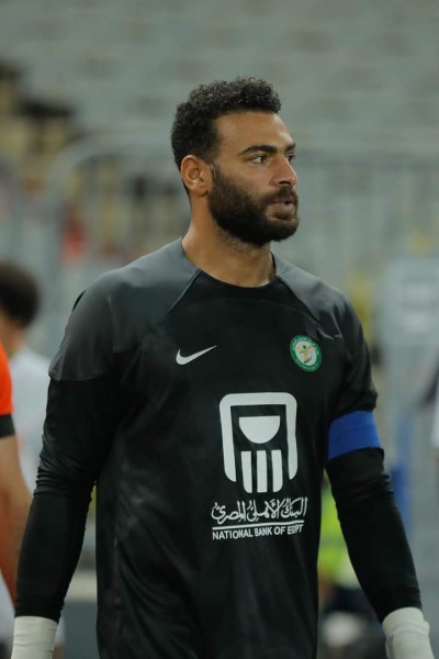 محمد أبو جبل حارس مرمى الفريق الأول لكرة القدم بنادي الأهلي