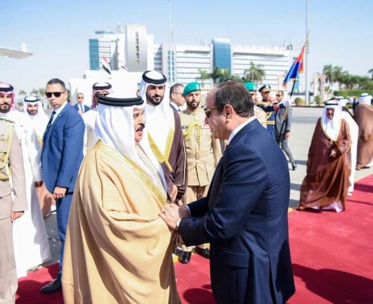 الرئيس السيسي يودع عاهل البحرين بمطار القاهرة الدولي في ختام زيارته لمصر