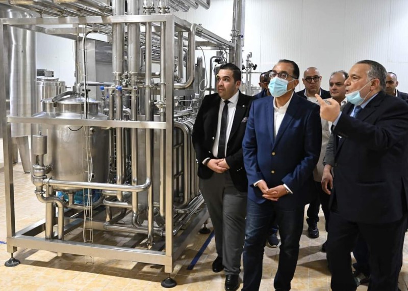 رئيس الوزراء يتفقد مصنع شركة "عبد المنعم قتيلو وأبنائه" لمنتجات الألبان والأغذية