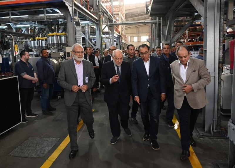 رئيس الوزراء يتفقد مصنع شركة ”شومان” لإنتاج ماكينات البلاستيك بالمنطقة الصناعية بدمياط