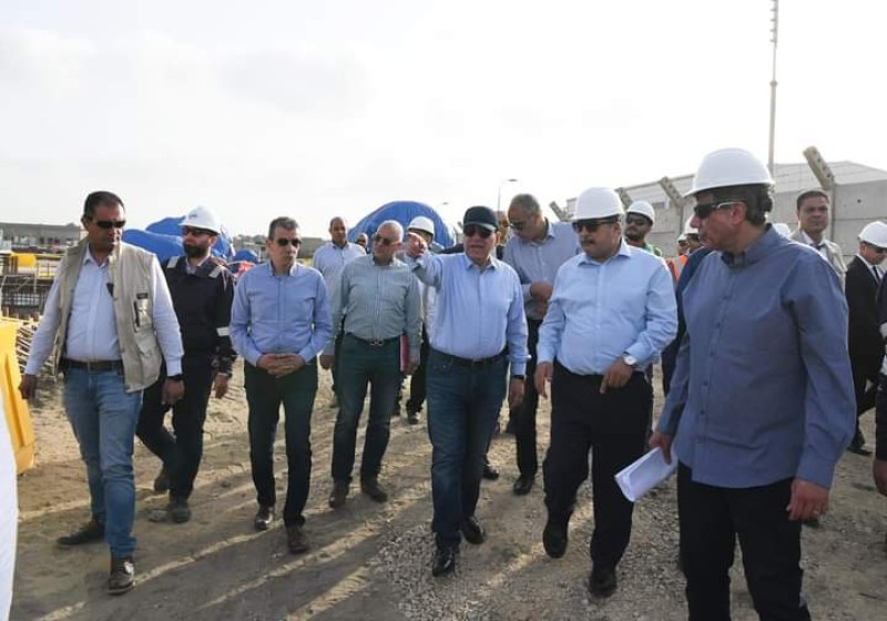 وزير البترول يتفقد الأعمال الإنشائية لمصنع السويس لمشتقات الميثانول بميناء دمياط