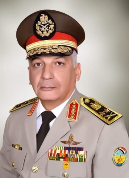 محافظ سوهاج يهنئ  وزير الدفاع  بمناسبة الاحتفال بالذكري الثانية والأربعين لعيد تحرير سيناء