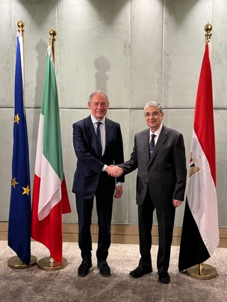 وزير الكهرباء يجتمع مع وزير الشركات وصنع في إيطاليا لبحث سبل دعم وتعزيز التعاون الثنائى