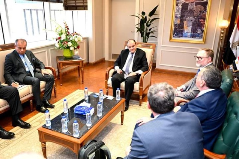 وزير التجارة والصناعة يبحث مع ممثلي شركتين نمساوية وتشيكية خطط انشاء مشروع مشترك لإنتاج سيانيد الصوديوم في مصر