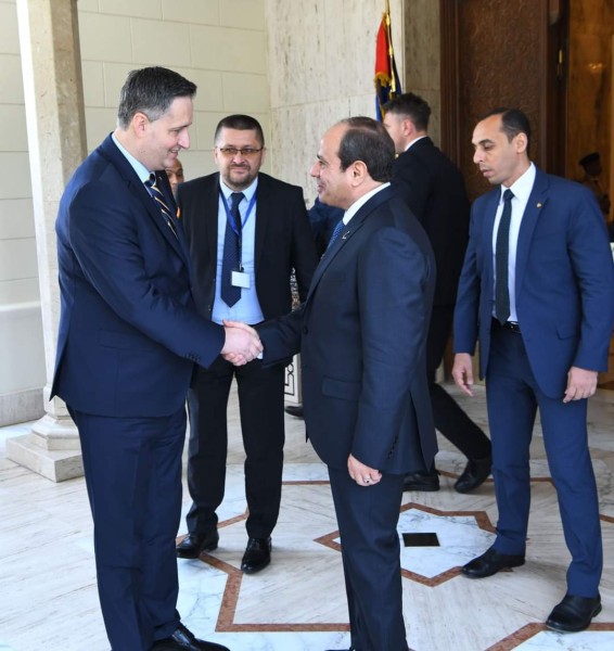 بالصور .. الرئيس السيسي يستقبل رئيس البوسنة والهرسك في قصر الاتحادية