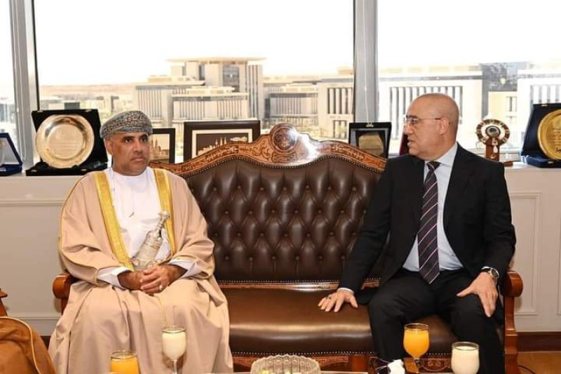 وزير الإسكان يلتقى نظيره العماني لبحث سبل تعزيز التعاون المشترك بين البلدين