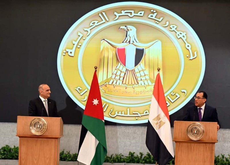 رئيس الوزراء : العمل على زيادة حجم الاستثمارات المتبادلة بين القطاعين الخاص بمصر والأردن