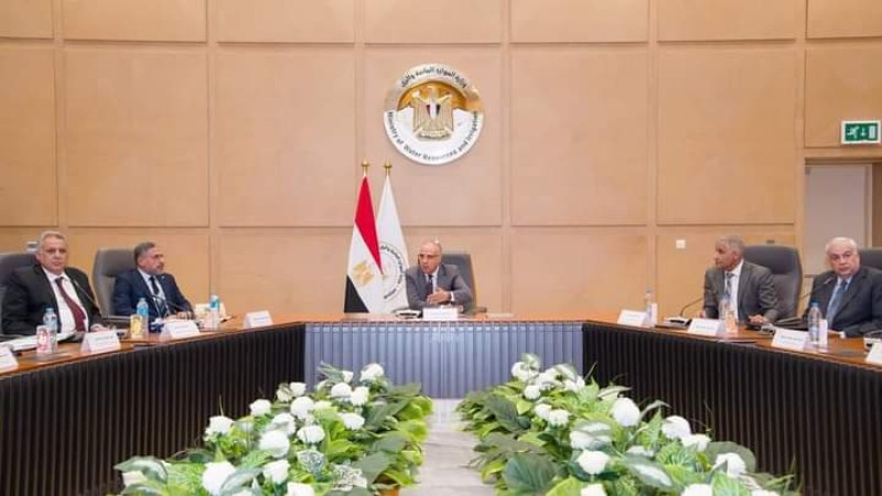 وزير الري يعقد إجتماع اللجنة الدائمة العليا للسياسات بالوزارة