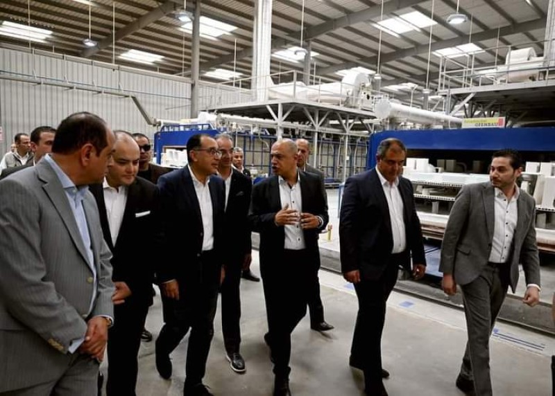 رئيس الوزراء يواصل جولاته في  مصانع العاشر من رمضان