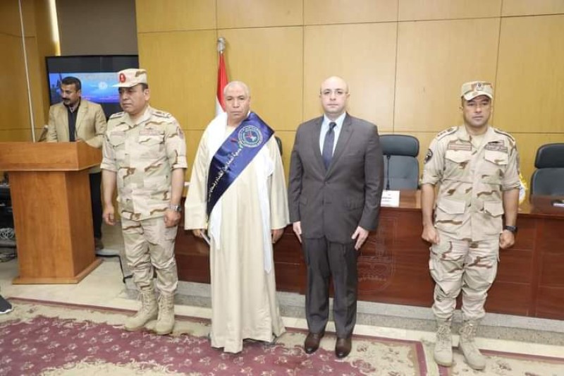 محافظ بني سويف ومدير جمعية المحاربين  يُكرّمان 50 من أسر شهداء القوات المسلحة