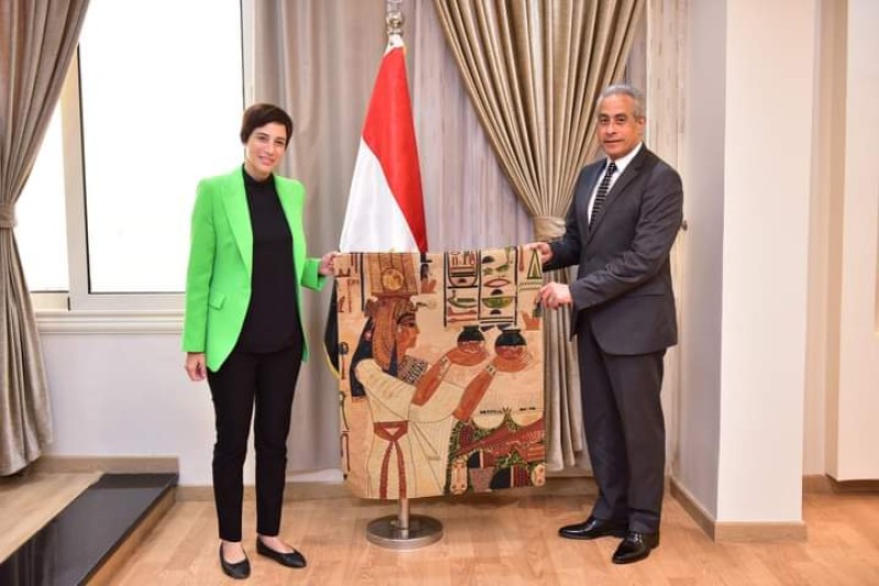 وزير العمل بحث مع السفيرة القبرصية بالقاهرة آليات تنفيذ خطة إرسال عمالة مصرية إلى قبرص