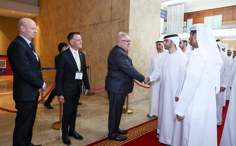 الشيخ منصور  يشهد افتتاح فعاليات المؤتمر والمعرض العالمي للاتصالات في الأزمات والطوارئ دبي 2024