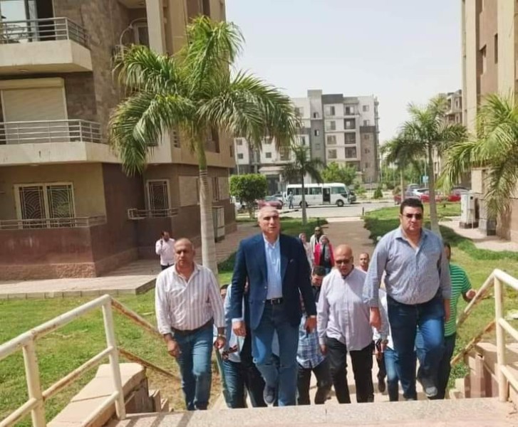 مسئولو الإسكان يتفقدون مشروعات رفع الكفاءة والتطوير بمدينة العبور