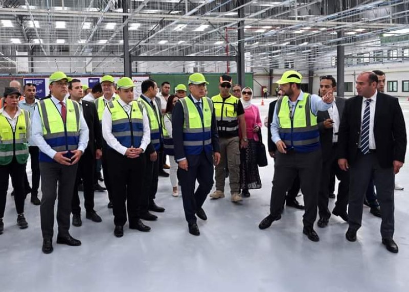 رئيس الوزراء يتفقد الأعمال الإنشائية لأكبر مصنع لـ ”سوميتومو” اليابانية  بمدينة العاشر من رمضان