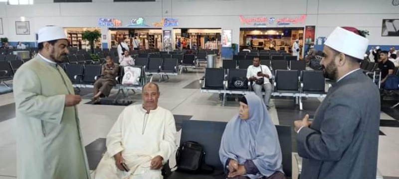 البحوث الإسلامية : إنطلاق أولى قوافل التوعية بمناسك الحج في مطار القاهرة الدولي