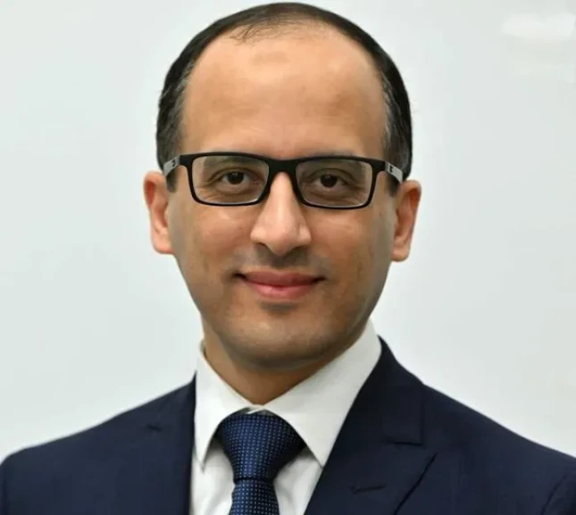 متحدث الحكومة: استمرار العمل عن بُعد للموظفين وعودة مواعيد الغلق لطبيعتها