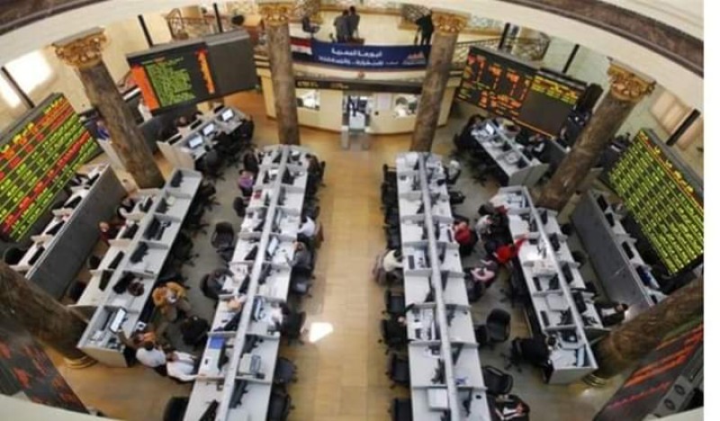 تباين أداء مؤشرات البورصة المصرية في بداية تعاملات اليوم الإثنين