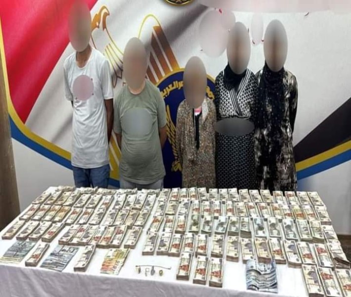 الداخلية : ضبط المتهمين في واقعة سرقة مبلغ مالي ومشغولات ذهبية بالغردقة