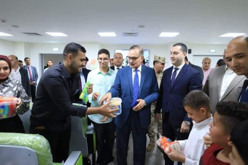 محافظ كفرالشيخ يشارك أطفال مستشفى الأورام فرحتهم بالعيد