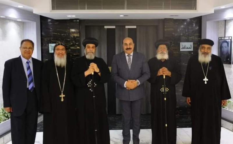 محافظ أسوان يستقبل وفد الكنيسة الأرثوذكسية لتقديم التهنئة