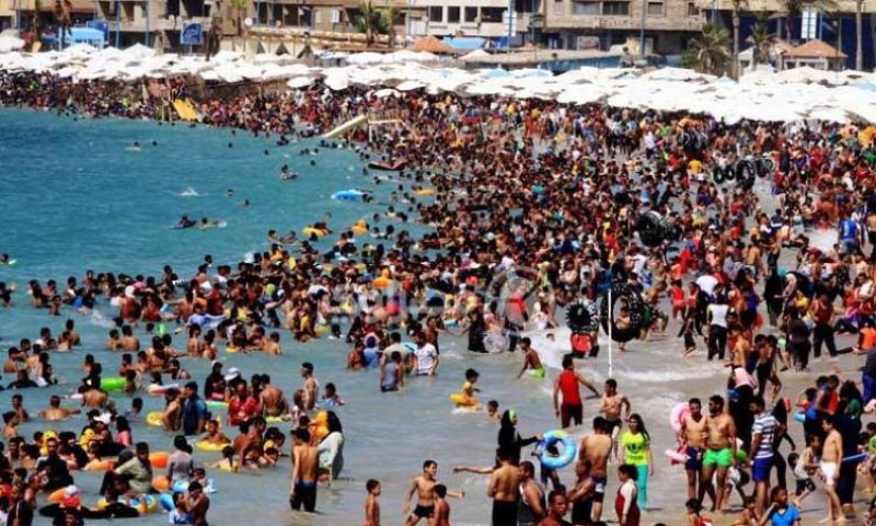 مصايف الإسكندرية: نسبة إشغال الشواطئ 60% في أول أيام عيد الأضحى