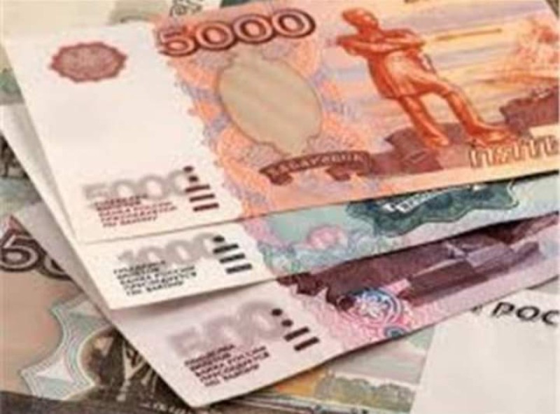 روسيا تخفض قيود تحويل الشركات أرباحها من العملات الأجنبية إلى الروبل