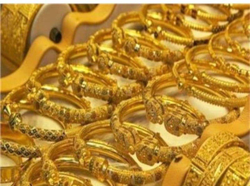 تراجع أسعار الذهب عالمياً وإستقرارها محلياً في بداية تعاملات اليوم