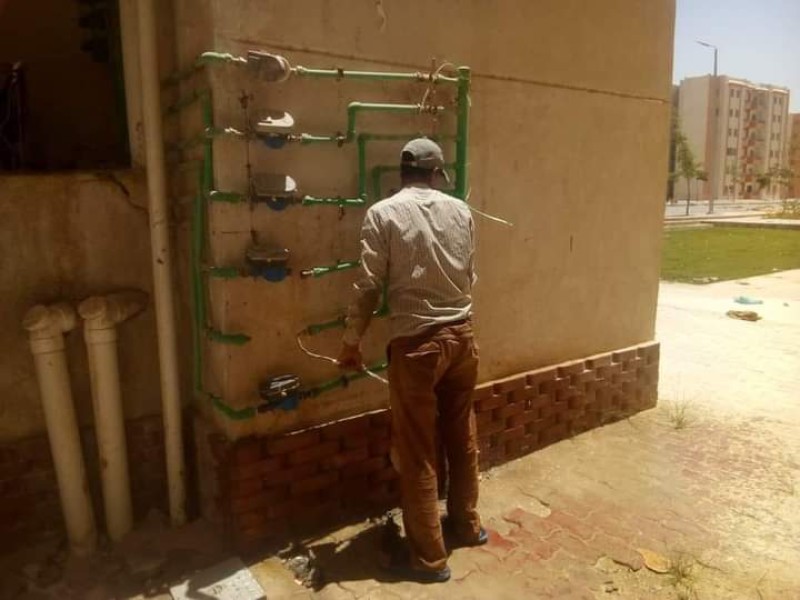 الإسكان: إزالة وصلات المياه الخلسة وتحصيل المديونيات في حملات بمدن العاشر والشروق