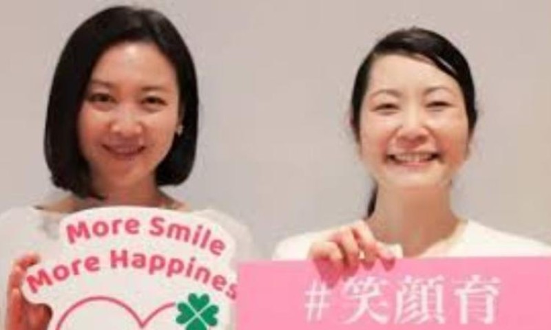 اليابانيون يستعينون بمدرسين لتعلم الابتسامة