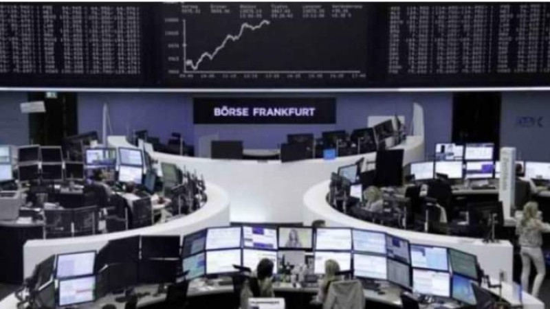 الأسهم الأوروبية تتراجع في بداية التداولات وسط تفاعل المستثمرين مع إنتخابات فرنسا