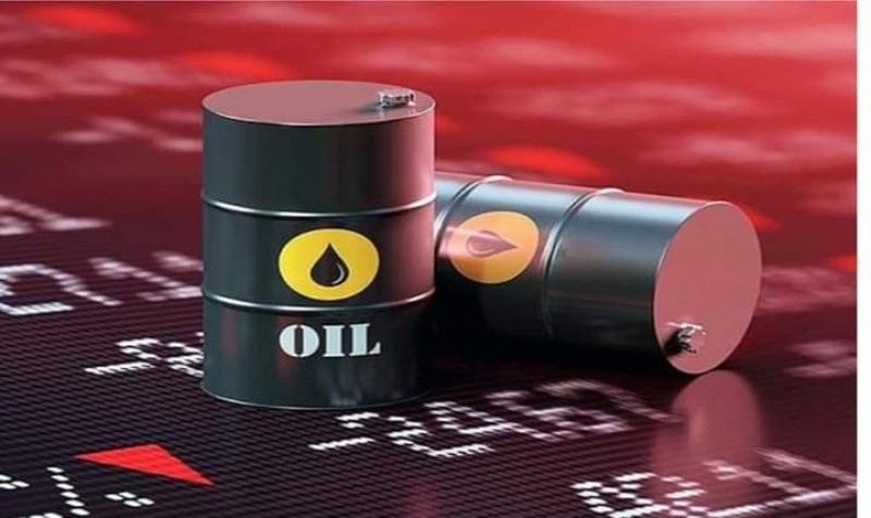 أسعار النفط تتراجع مع زيادة آمال خفض الفائدة
