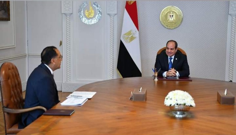 الرئيس السيسي يبحث مع رئيس الوزراء عددًا من ملفات العمل الحكومي.