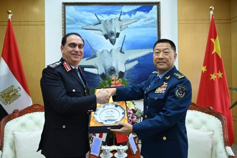 المتحدث العسكرى : قائد القوات الجوية يلتقى نظيره الصينى