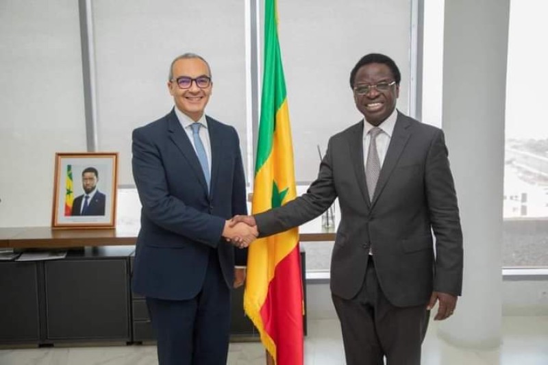 السفير المصري في  السنغال يبحث سبل تعزيز التعاون الثنائي مع وزير الصناعة والتجارة السنغالي