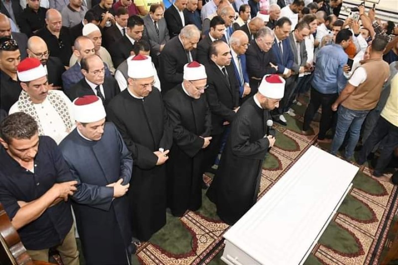 وزير الأوقاف يؤم صلاة الجنازة على وزير الأوقاف الأسبق بطلب من أبنائه وأسرته