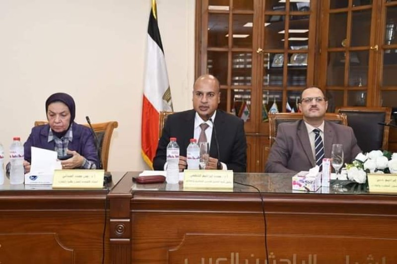 جامعة عين شمس تعقد ندوة بعنوان ”الأزمة الإقتصادية وكيفية مواجهتها”