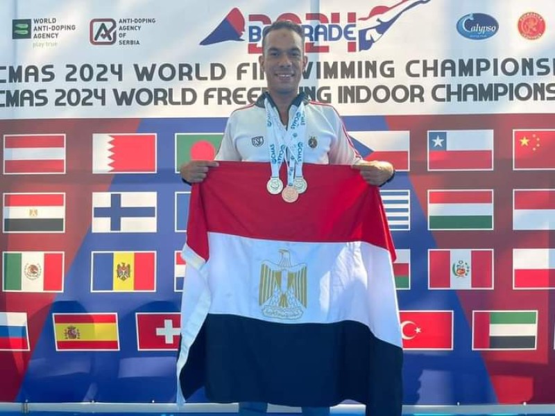 لاعب القوات المسلحة محمد طارق يحقق إنجازاً رياضياً في بطولة العالم للسباحة بالزعانف للأساتذة بدولة صربيا