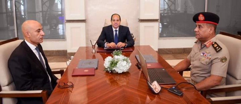الرئيس السيسي يجتمع مع وزير التربية والتعليم و مدير الأكاديمية العسكرية المصرية