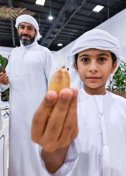 إعلام دبي يواكب فعاليات الدورة الاولى من مهرجان ”دبي للرطب”