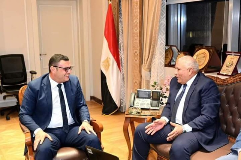 وزير الإسكان و محافظ الوادى الجديد